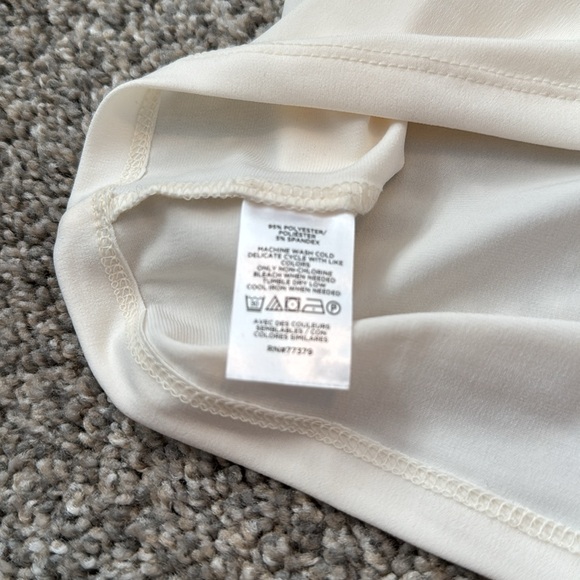 Ann Taylor NWT small petite cream colored sleeveless blouse, - Picture 4 of 5